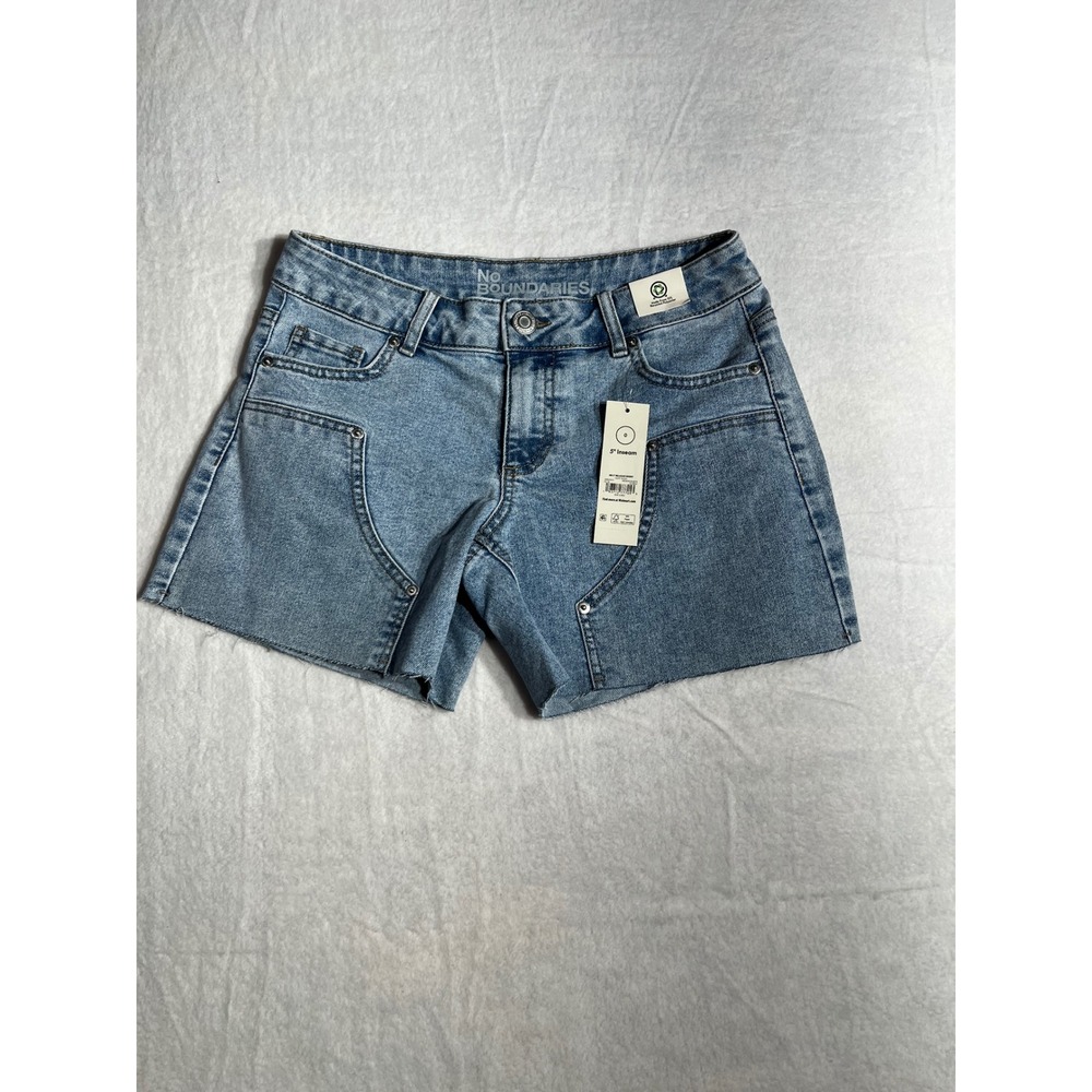 No Boundaries Womens Relaxed Fit Jean Shorts Light Wash Raw Hem Size 0 NWT